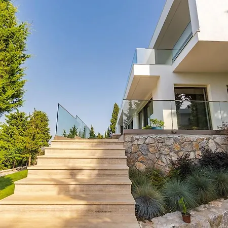 Villa Whisper By Pikhost Široka