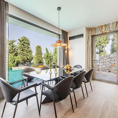 Whisper By Pikhost Villa