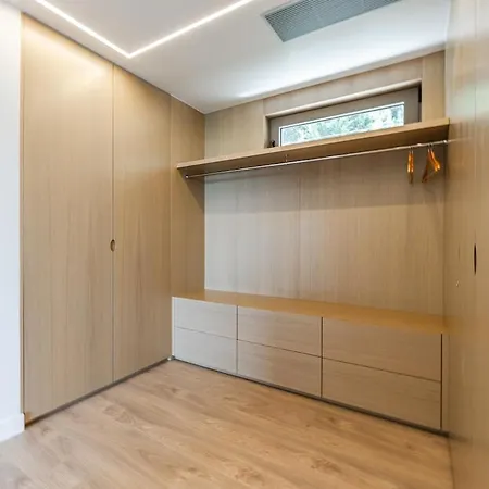 Whisper By Pikhost Široka