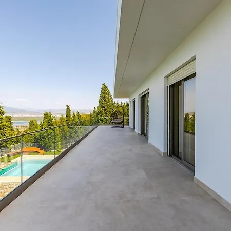 Whisper By Pikhost Široka