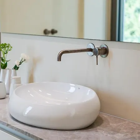 Whisper By Pikhost Široka