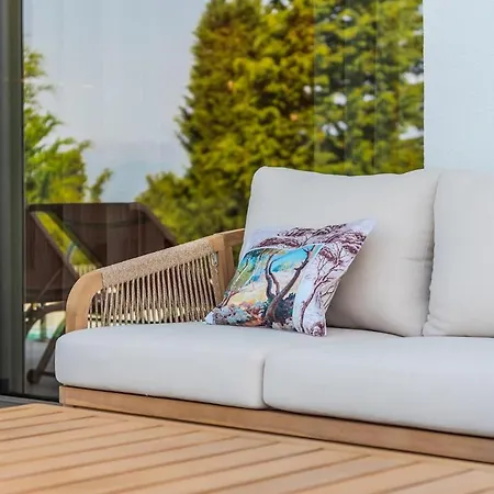 Villa Whisper By Pikhost