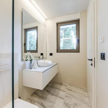 Whisper By Pikhost Široka