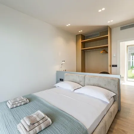 Whisper By Pikhost *